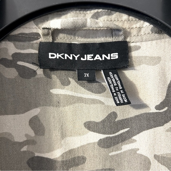 DKNY Jeans Camo Utility Denim Jacket (Rosemary I)2X Green 27”chest 32” long NWOT - Picture 6 of 7
